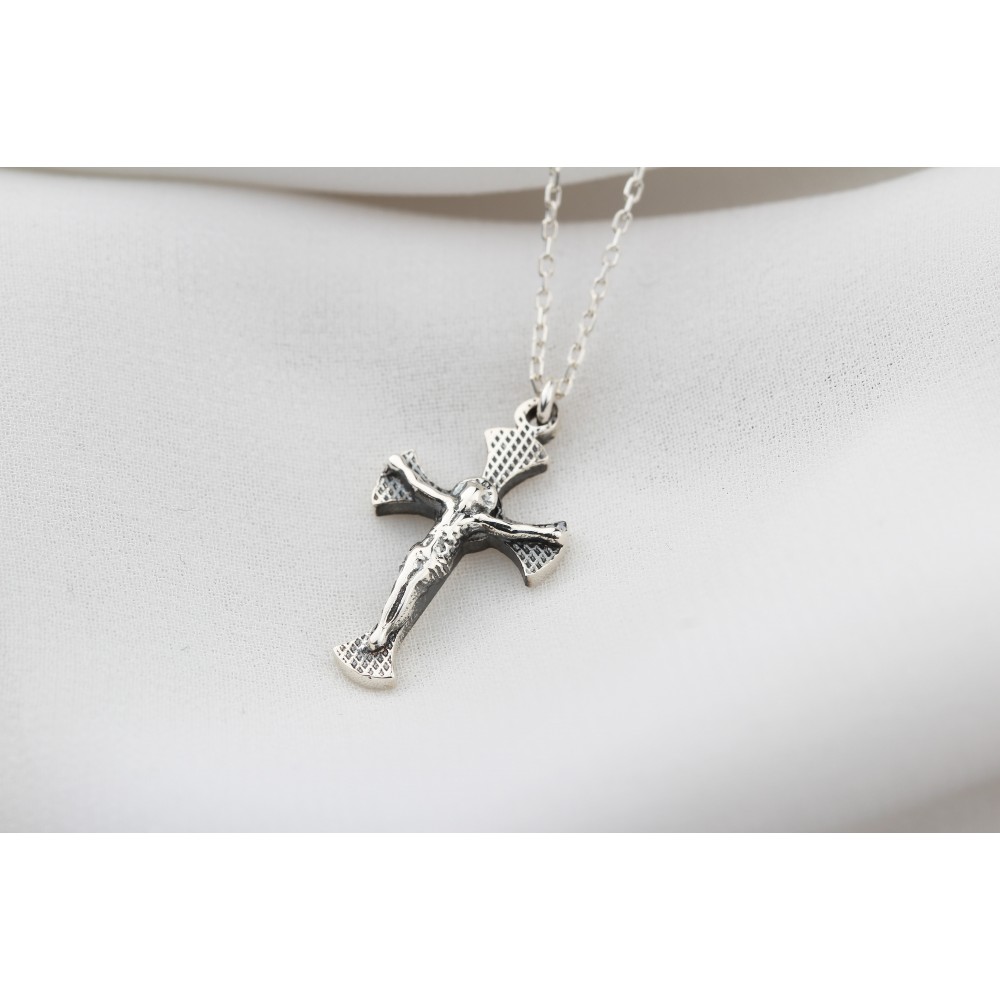 Glorria 925k Sterling Silver Cross Necklace